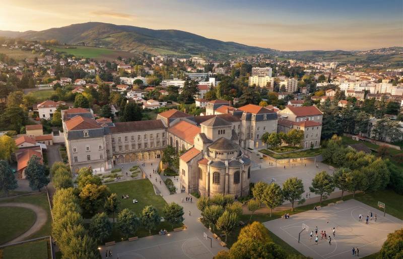 perspective aérienne du concours pour la réhabilitation de l’Institution collège de Sainte-Marie à Saint Chamond près de Saint-Etienne