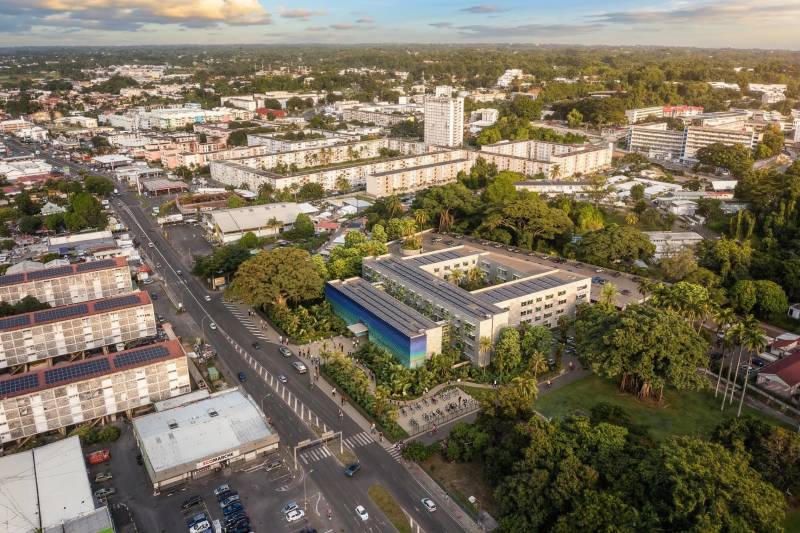 Images 3D, plans et coupes du concours restreint pour la construction de la Cité Administrative du Jardin d’Essai en Guadeloupe