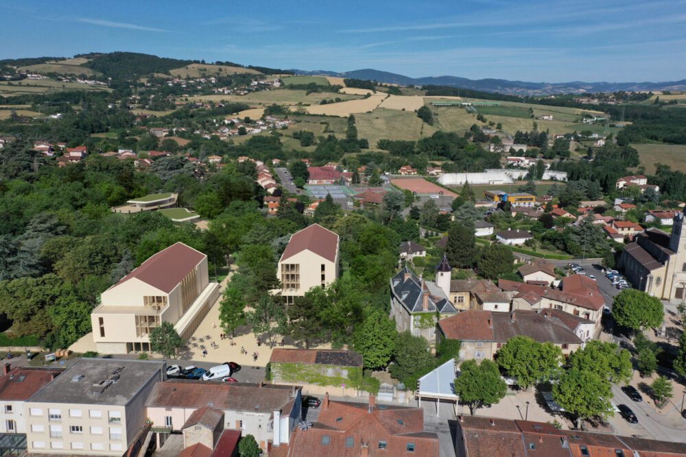 Insertion 3D - Opération immobilière à Lentilly Perspective aérienne avec intégration photo drone Perspective créée pour un concours d'architecture Projet immobilier haut de gamme à Lentilly Réalisation en partenariat avec VINCI IMMOBILIER LYON